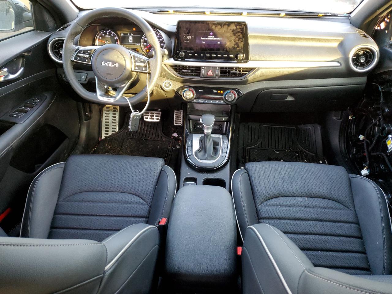 2023 Kia Forte - Image 8