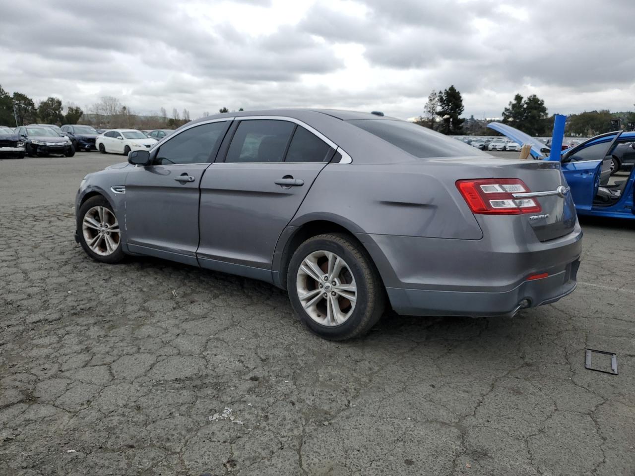 2014 Ford Taurus - Image 2