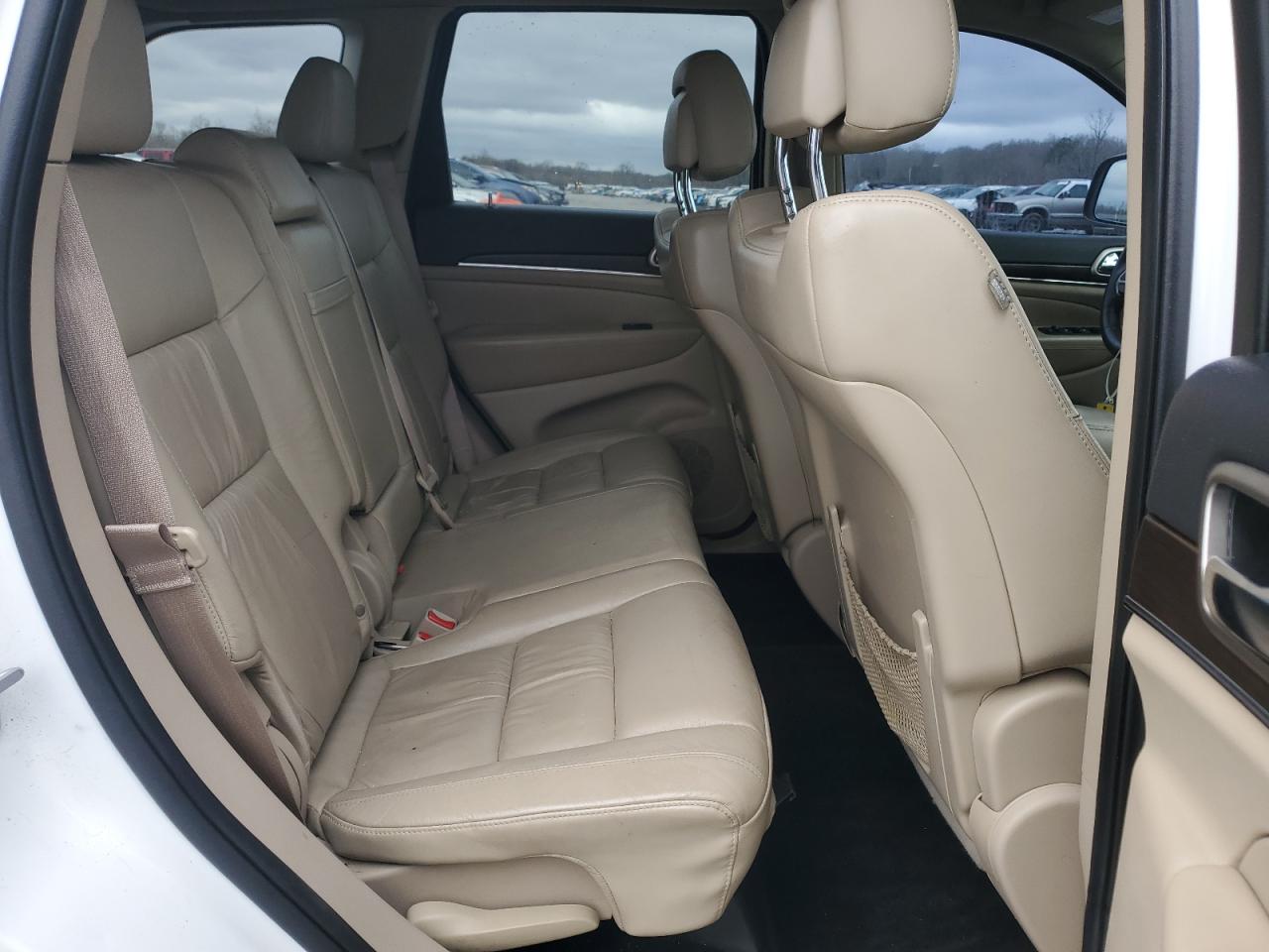 2014 Jeep Grand Cherokee - Image 10