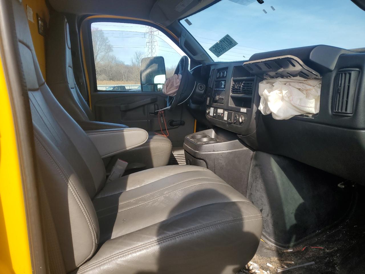 2016 GMC Savana - Image 11