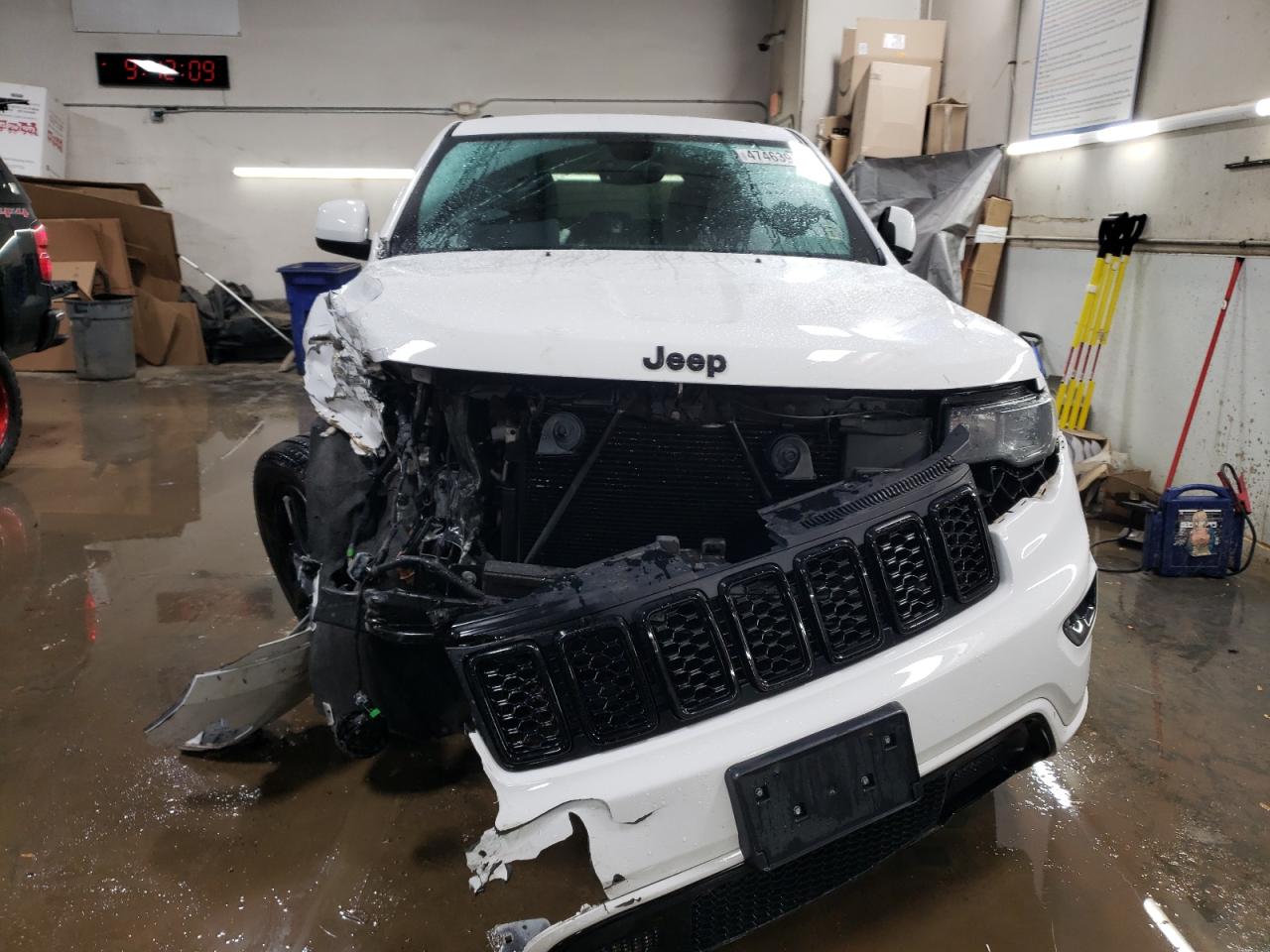 2018 Jeep Grand Cherokee - Image 5