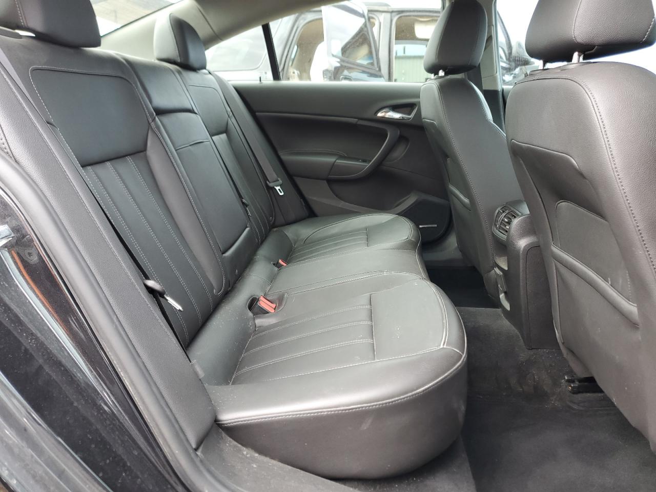 2011 Buick Regal - Image 10