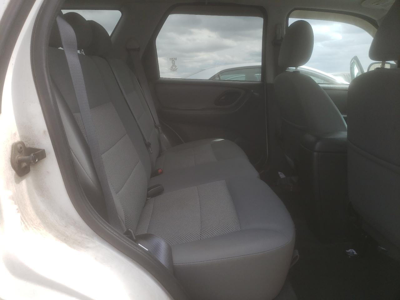 2007 Ford Escape - Image 11