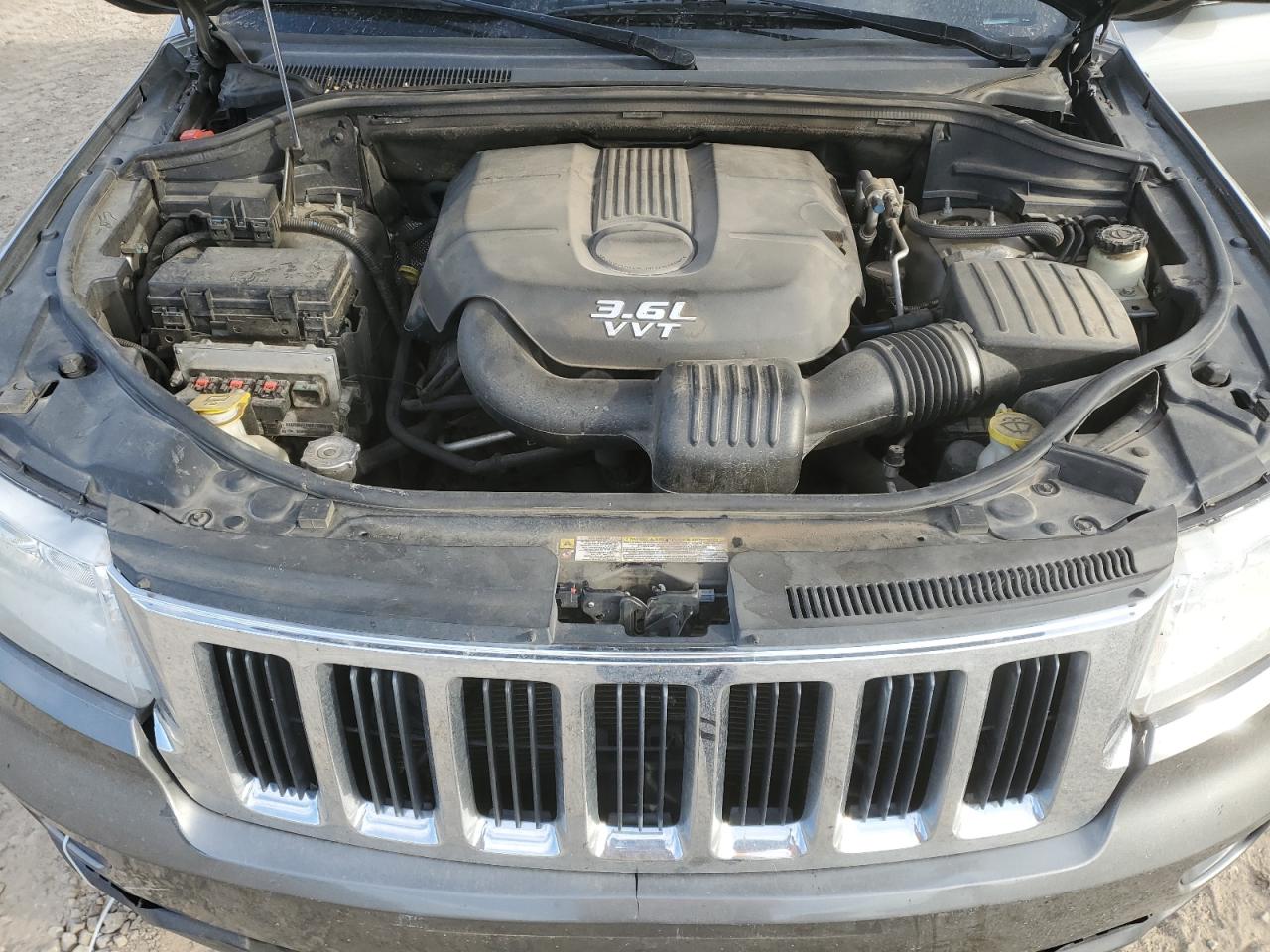 2012 Jeep Grand Cherokee - Image 13