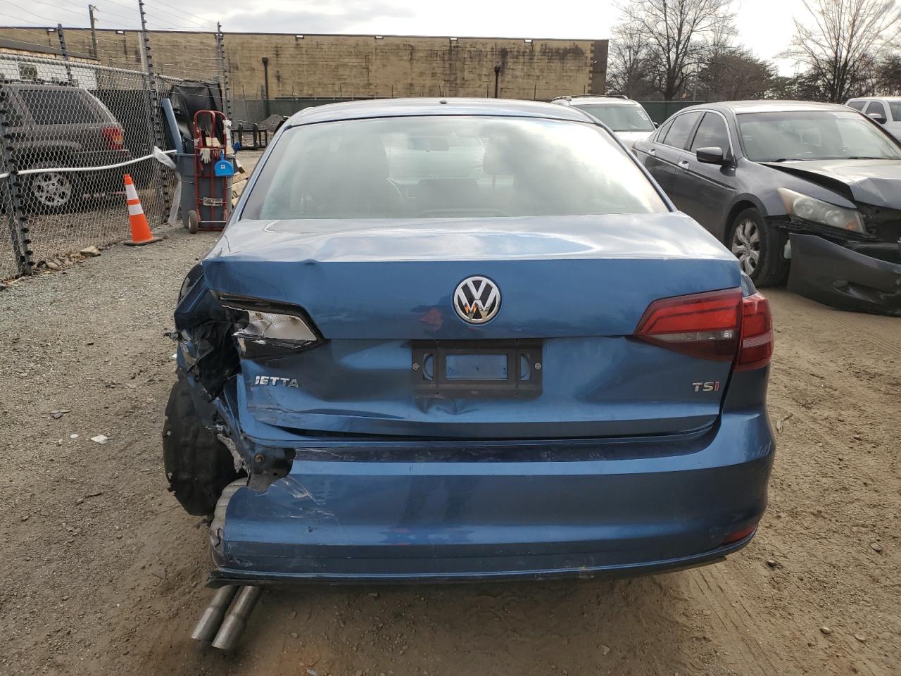 2017 Volkswagen Jetta - Image 6