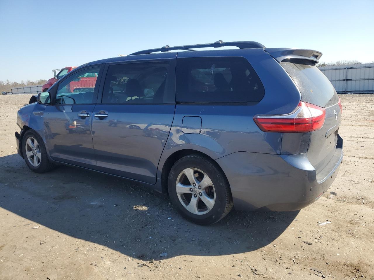 2017 Toyota Sienna - Image 2
