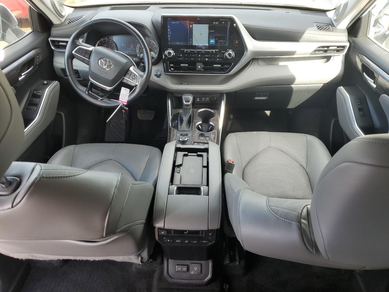 2022 Toyota Highlander - Image 8