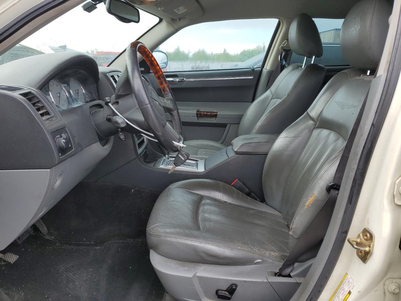 2005 Chrysler 300 - Image 7