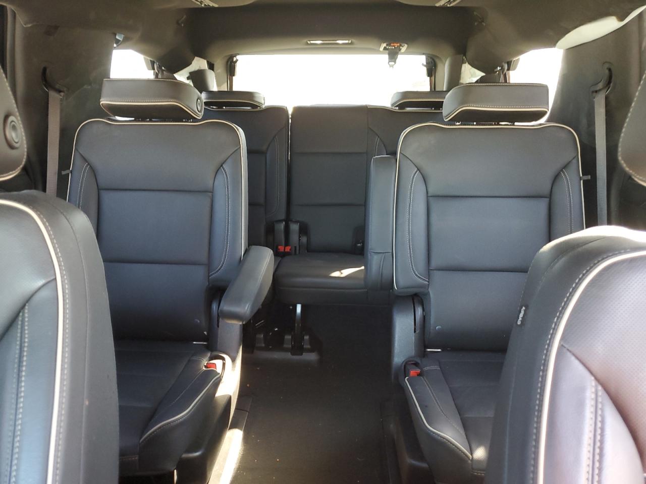 2021 GMC Yukon - Image 10