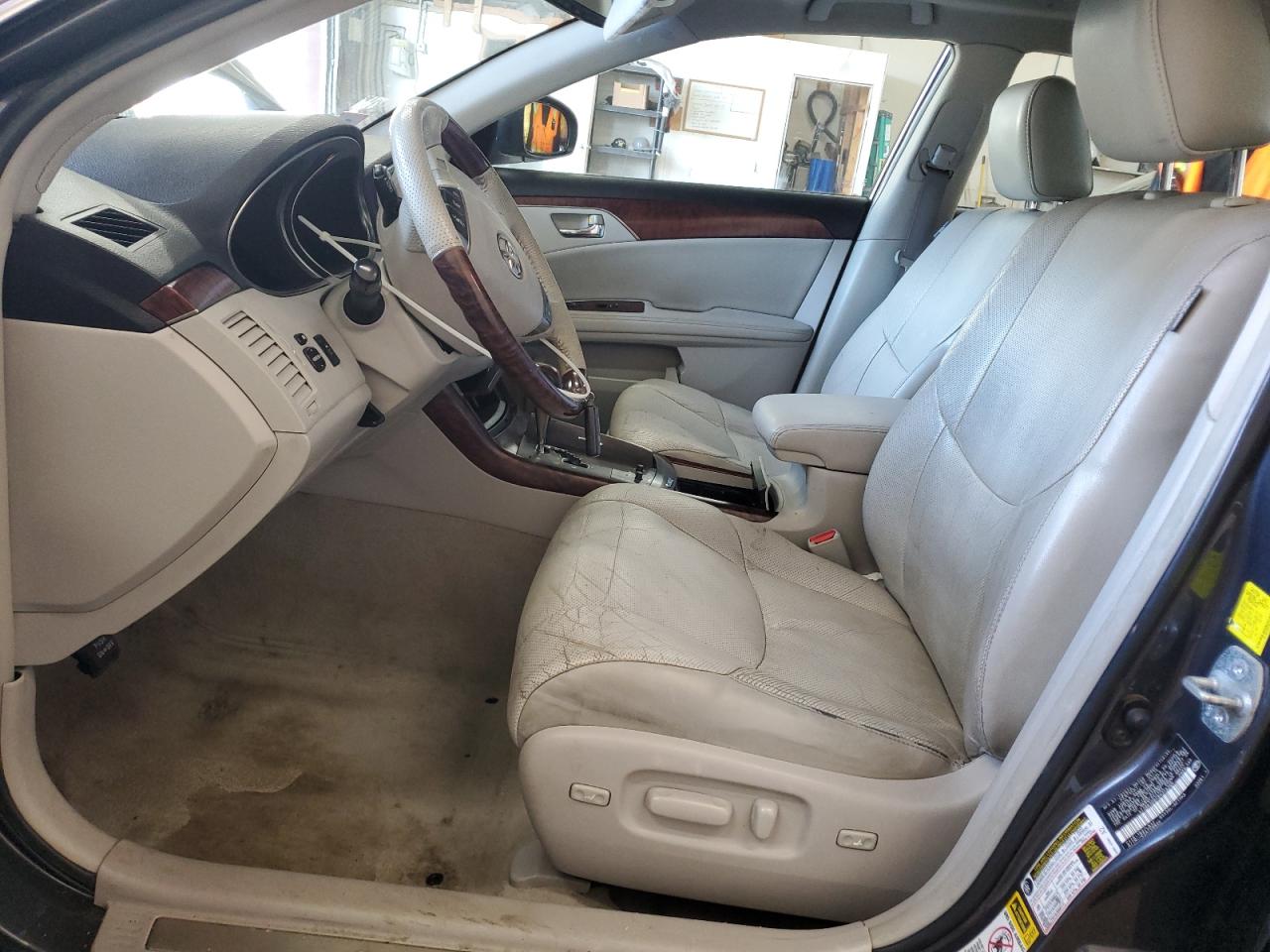 2011 Toyota Avalon - Image 7
