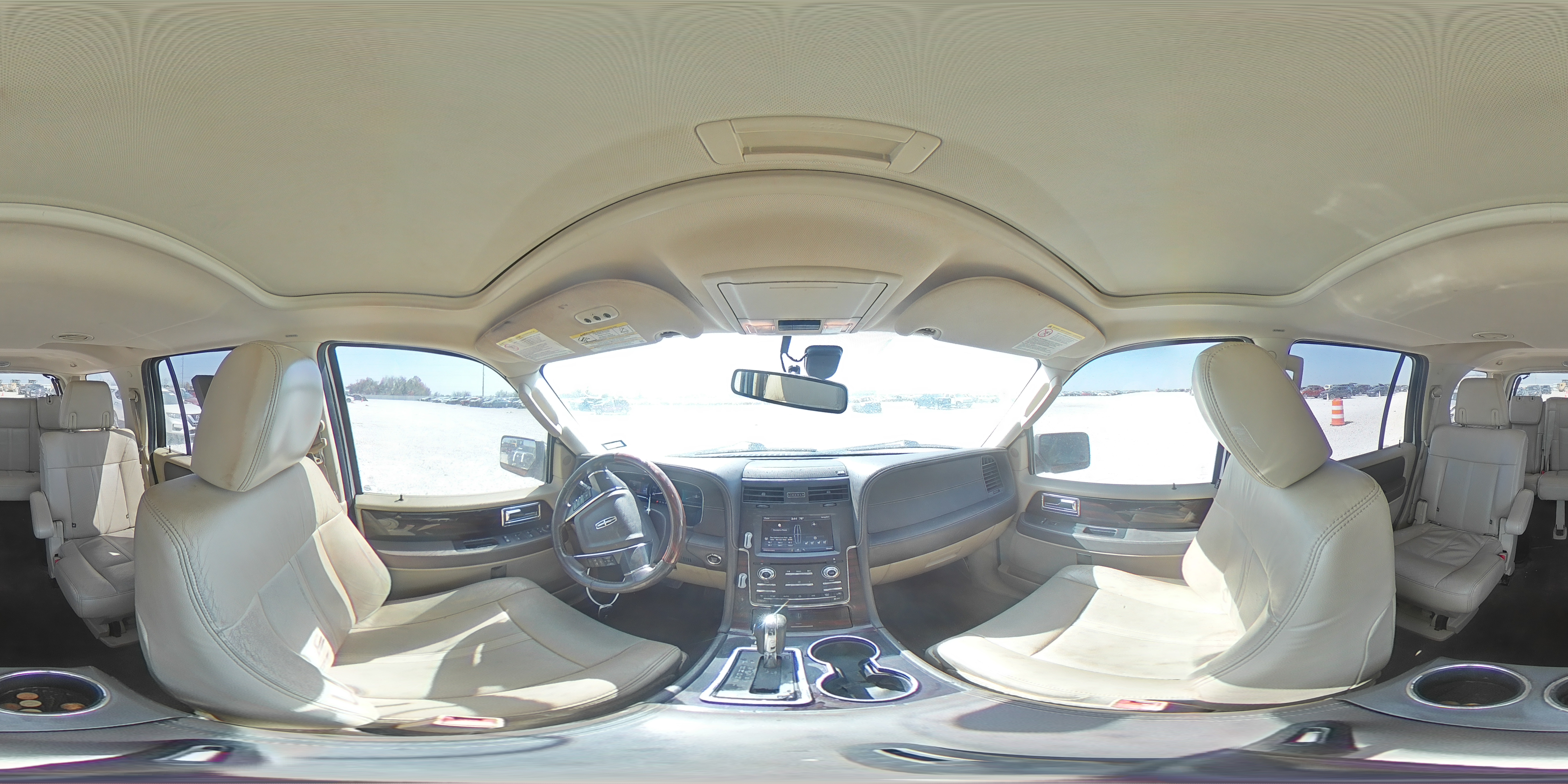 2015 Lincoln Navigator - Image 13