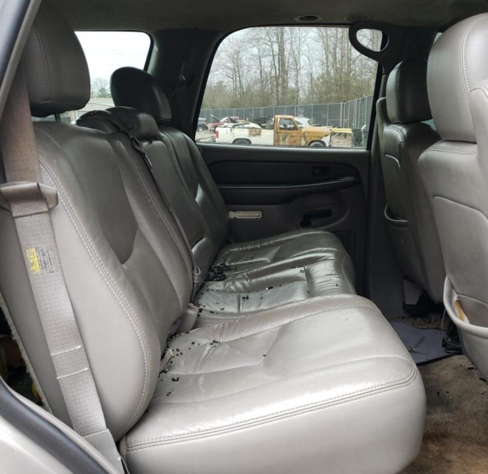 2003 Chevrolet Tahoe - Image 11