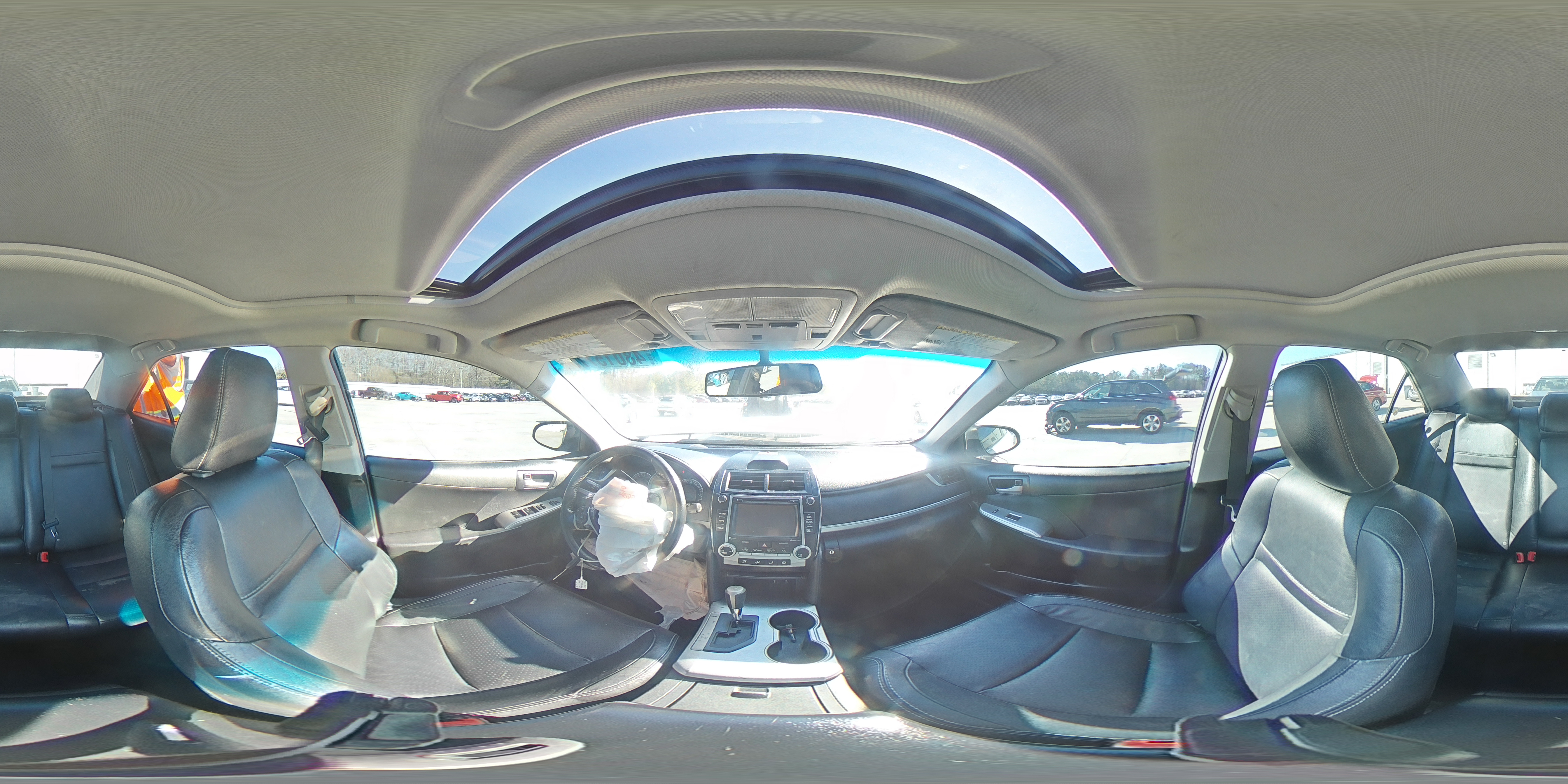 2014 Toyota Camry - Image 13