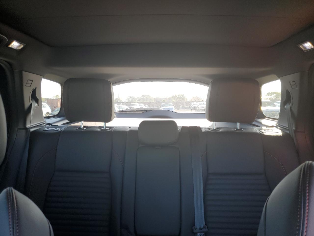 2023 Land Rover Discovery - Image 10