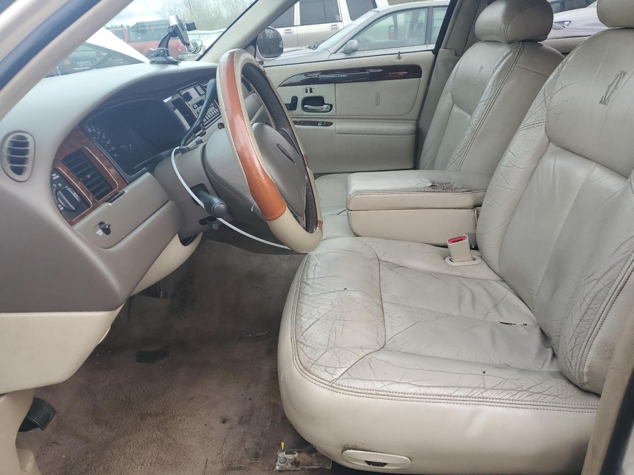 1999 Lincoln Town Car - Image 7
