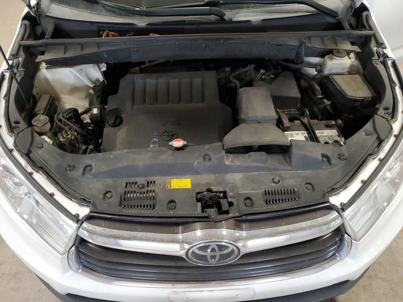 2016 Toyota Highlander - Image 13