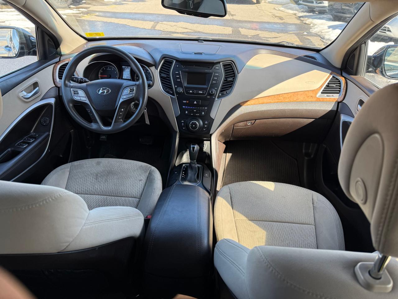 2016 Hyundai Santa Fe - Image 9