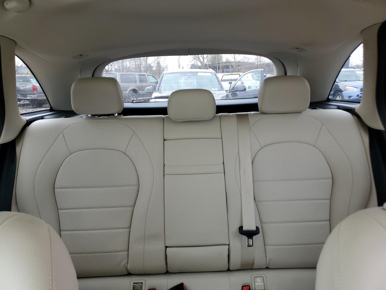 2017 Mercedes-Benz GLC - Image 10