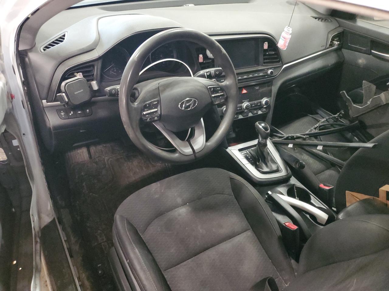 2020 Hyundai Elantra - Image 8