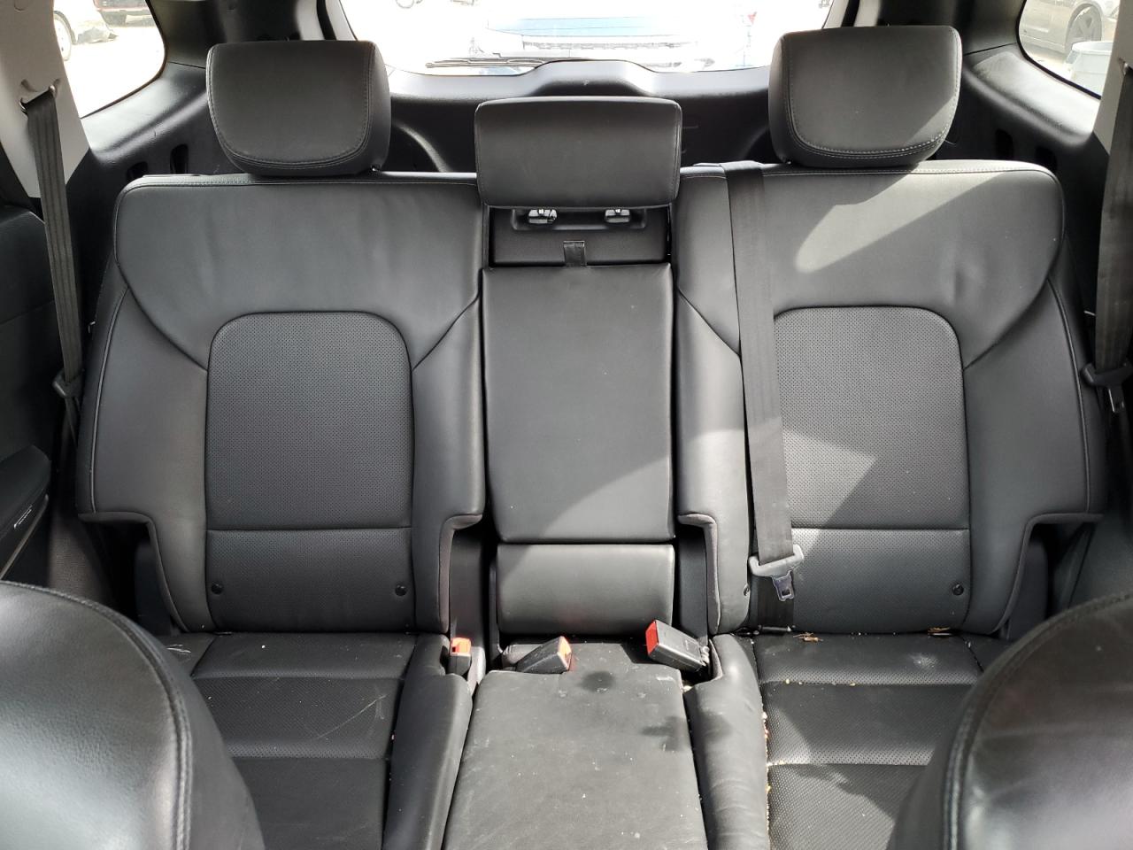 2017 Hyundai Santa Fe - Image 10