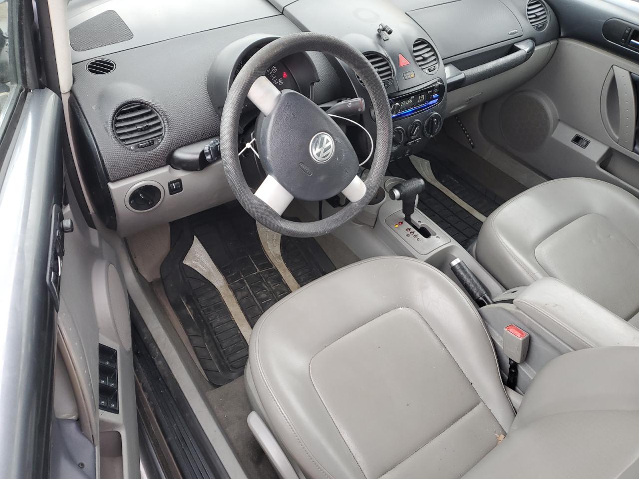 2005 Volkswagen Beetle - Image 8
