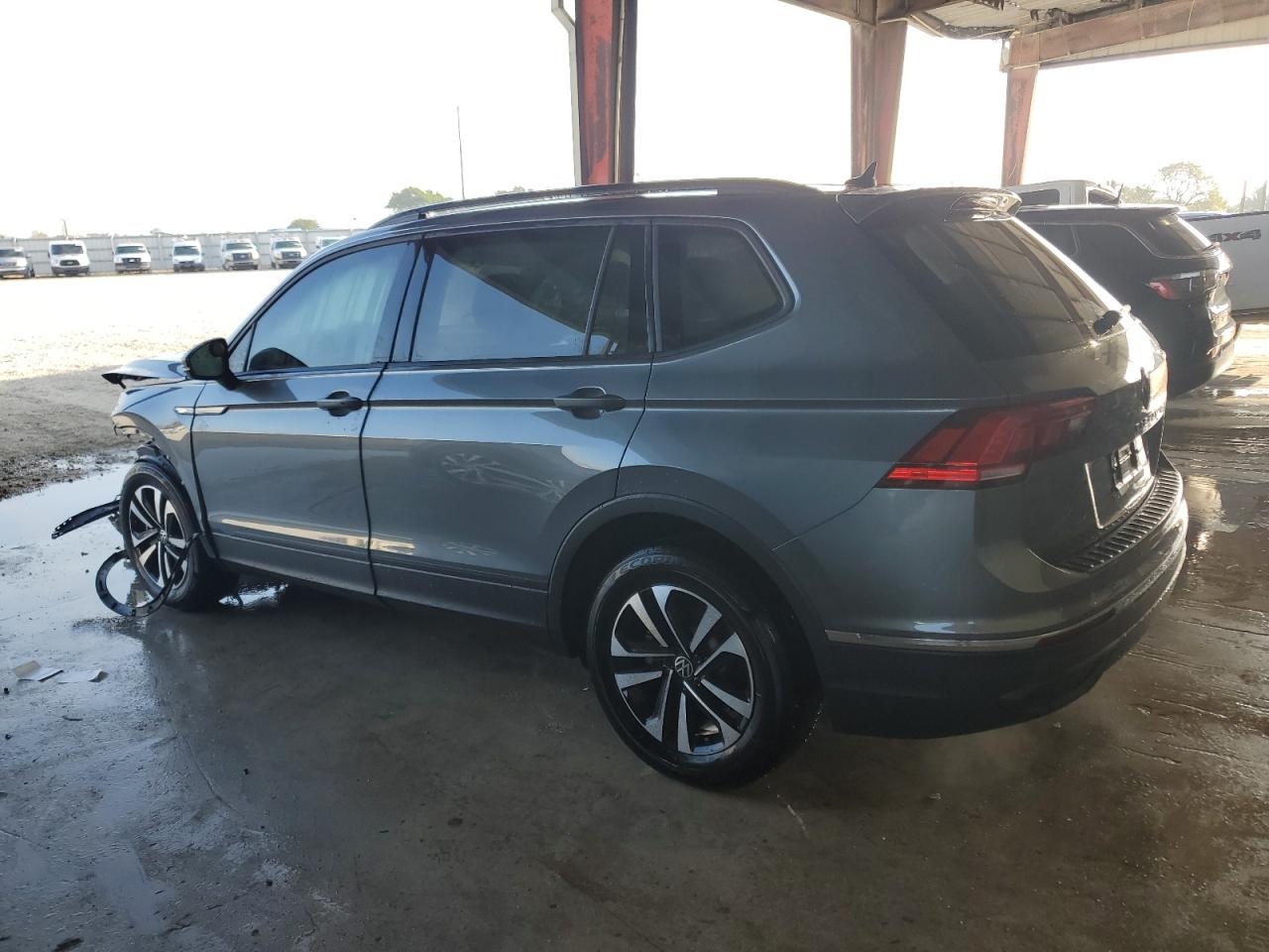 2024 Volkswagen Tiguan - Image 2