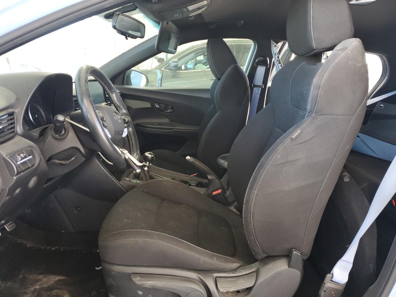 2020 Hyundai Veloster - Image 7
