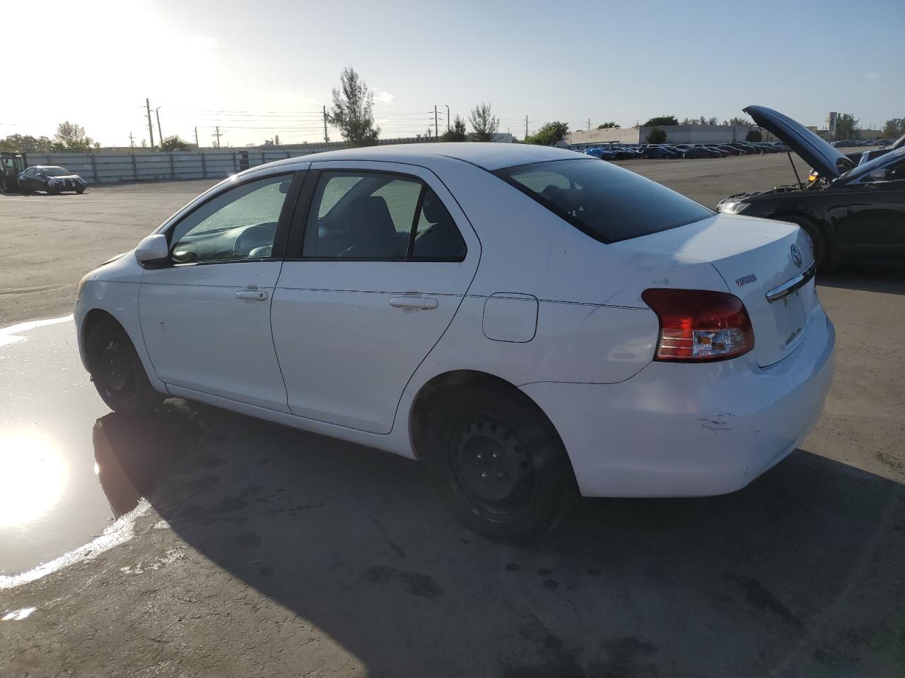 2009 Toyota Yaris - Image 2
