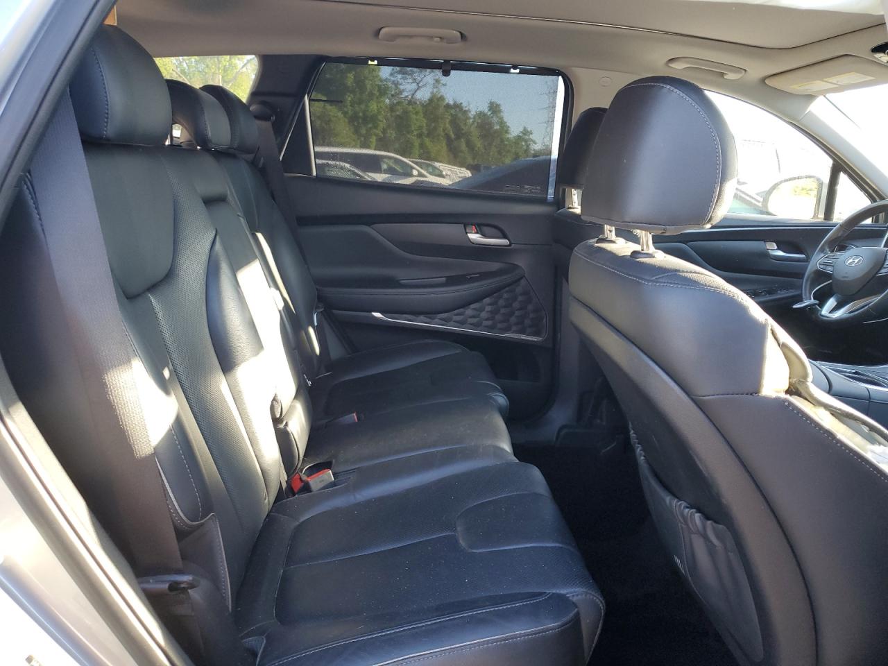 2022 Hyundai Santa Fe - Image 12
