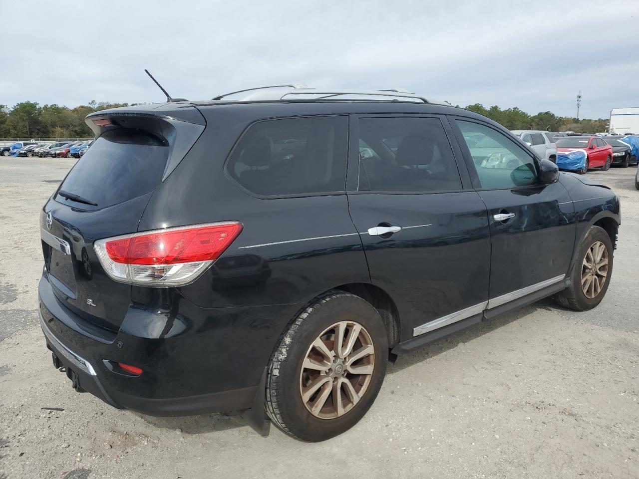 2015 Nissan Pathfinder - Image 3