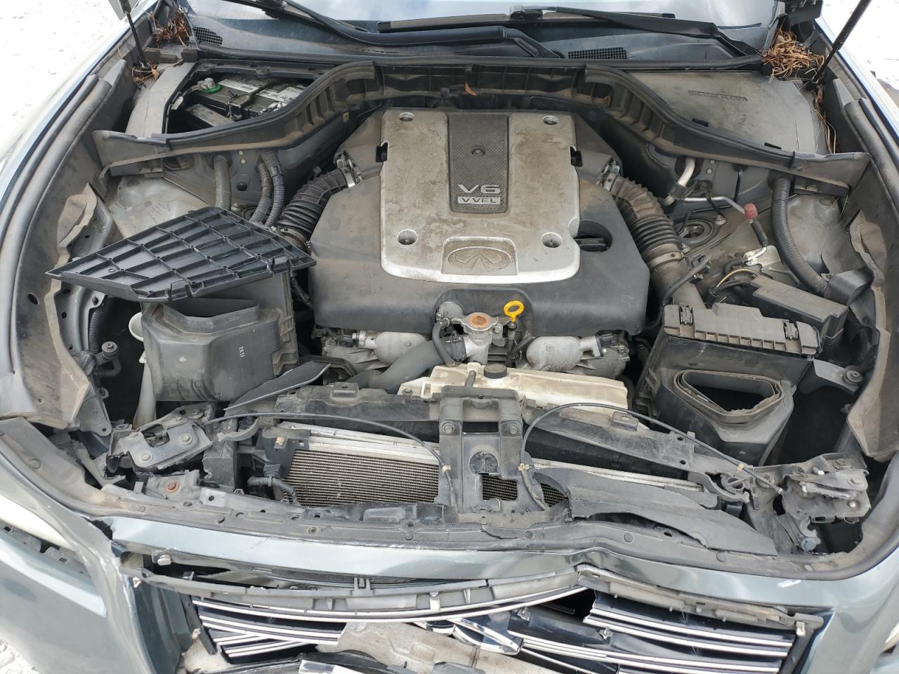 2012 Infiniti M - Image 12
