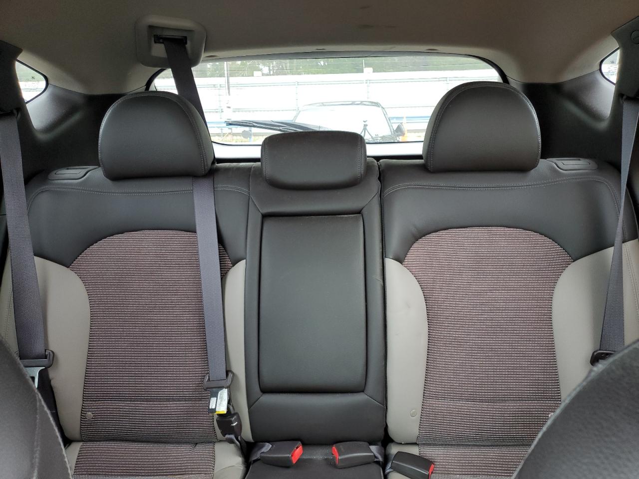 2011 Hyundai Tucson - Image 10