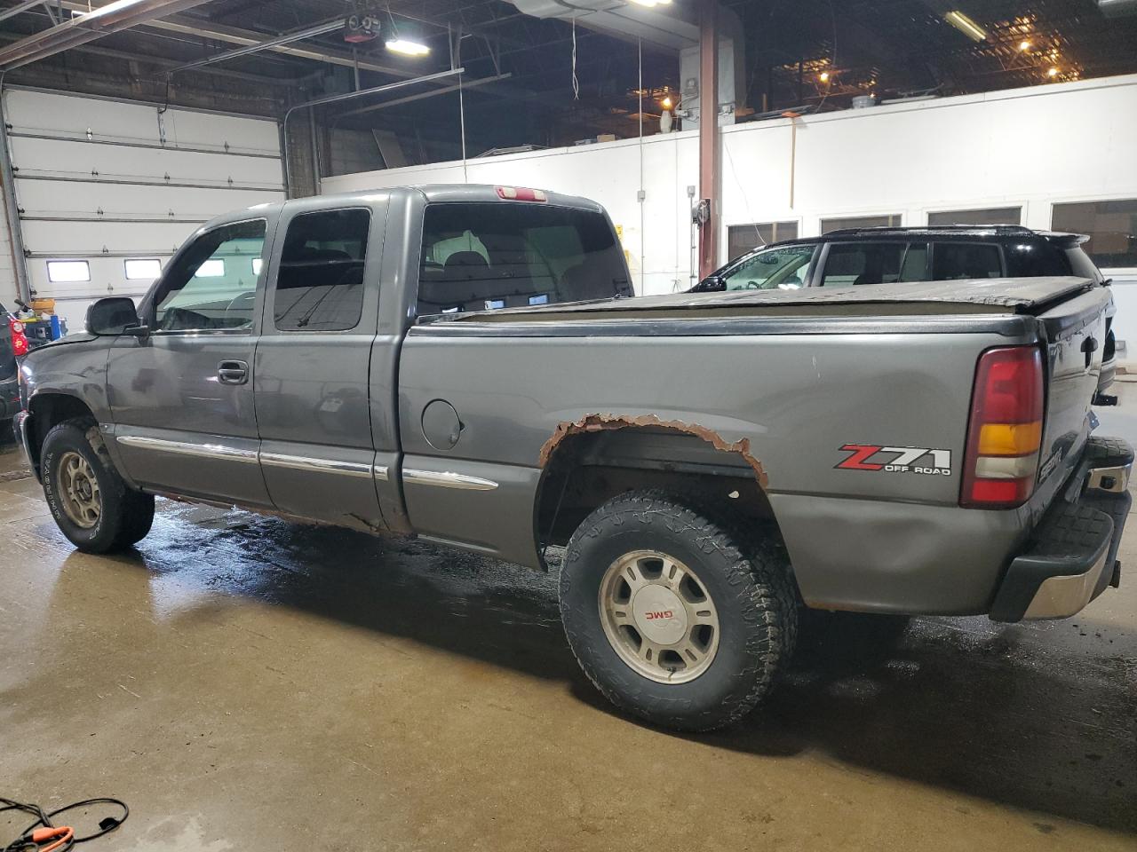 2002 GMC Sierra - Image 2