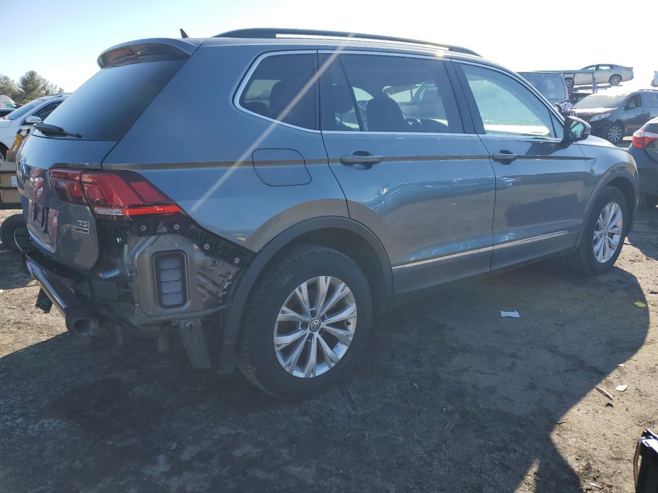 2018 Volkswagen Tiguan - Image 3
