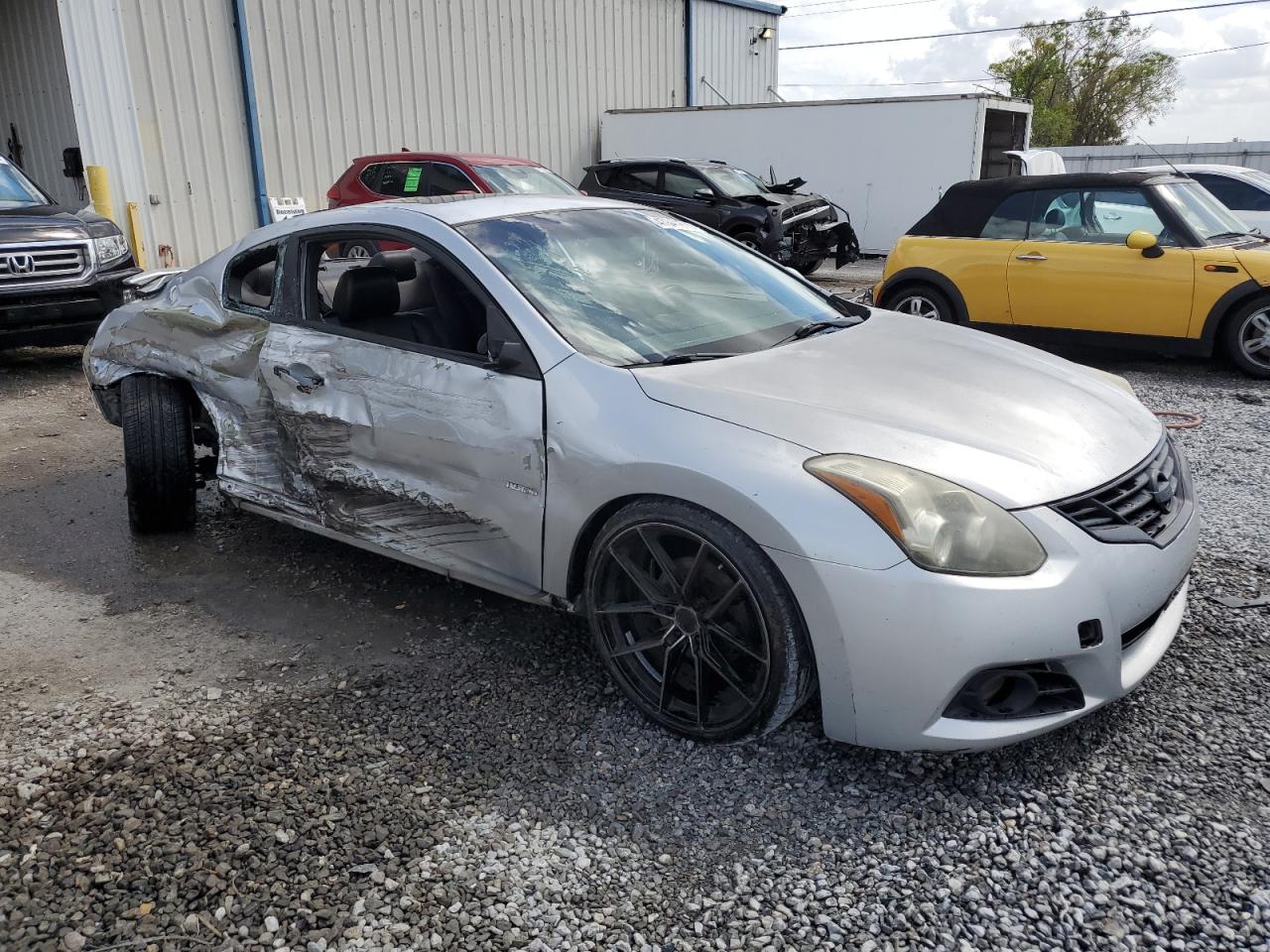 2010 Nissan Altima - Image 4