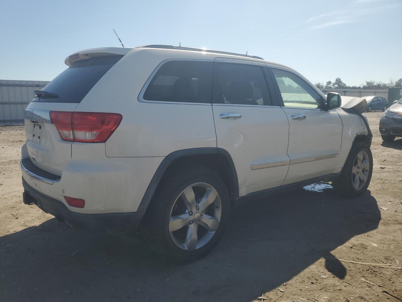 2011 Jeep Grand Cherokee - Image 3