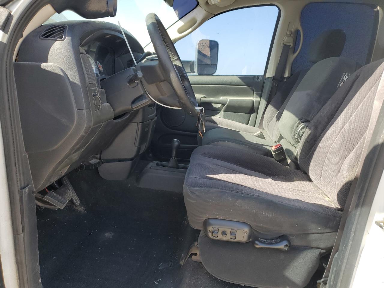 2004 Dodge RAM - Image 7