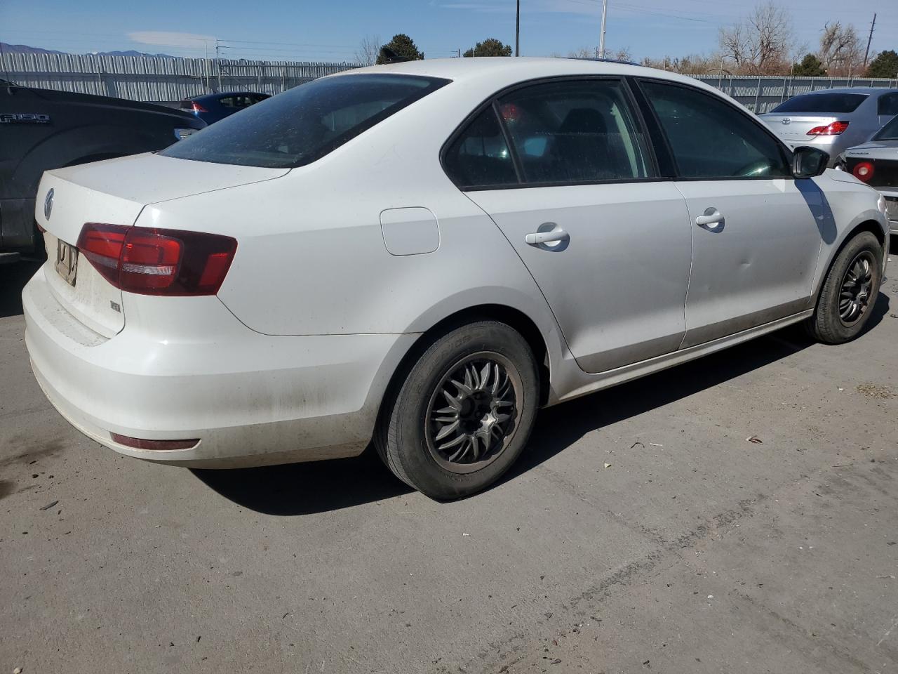 2016 Volkswagen Jetta - Image 3