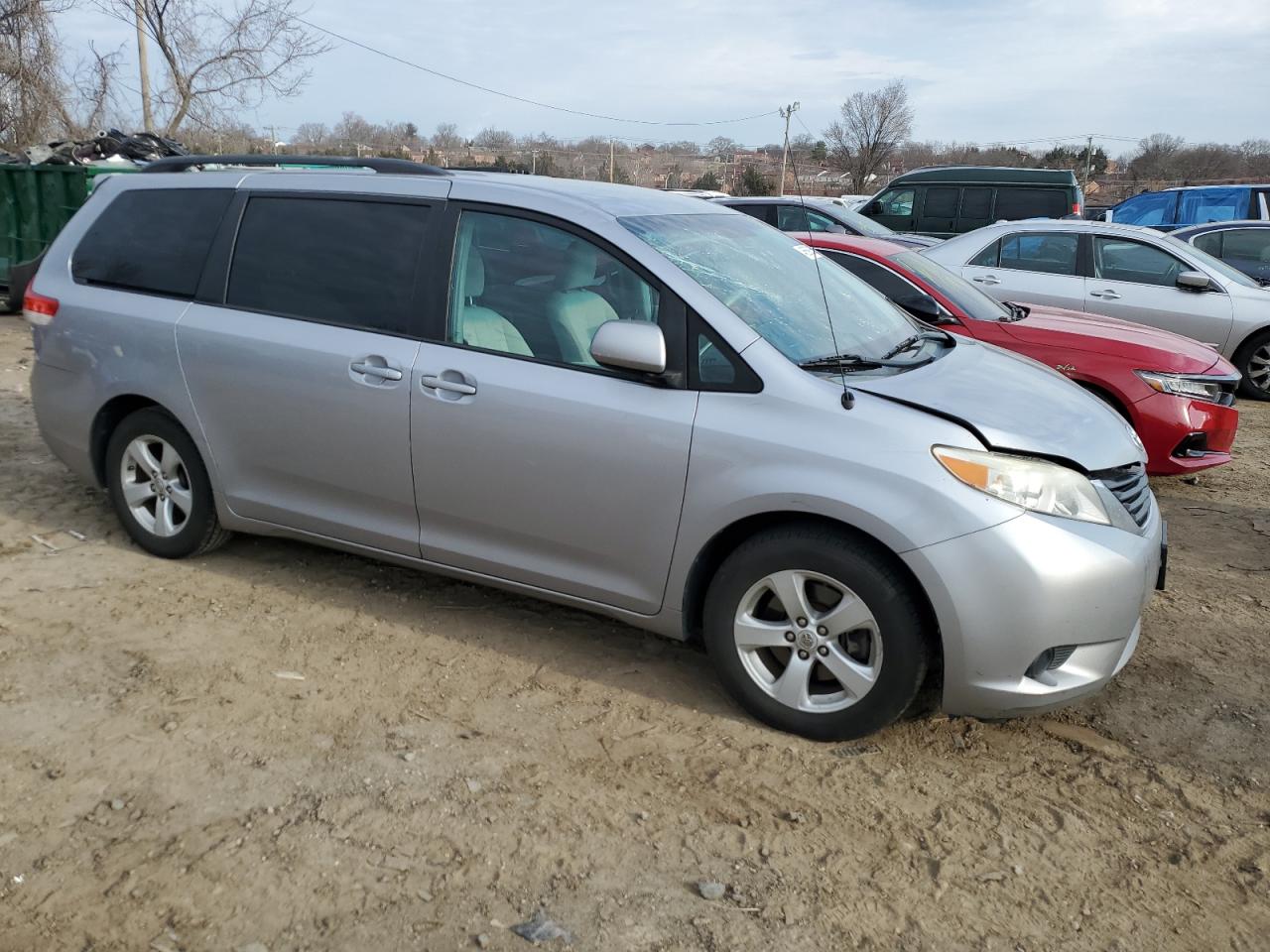 2012 Toyota Sienna - Image 4