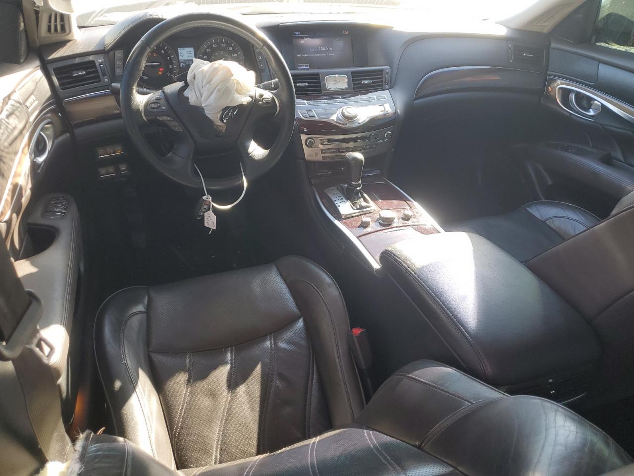 2018 Infiniti Q70 - Image 8