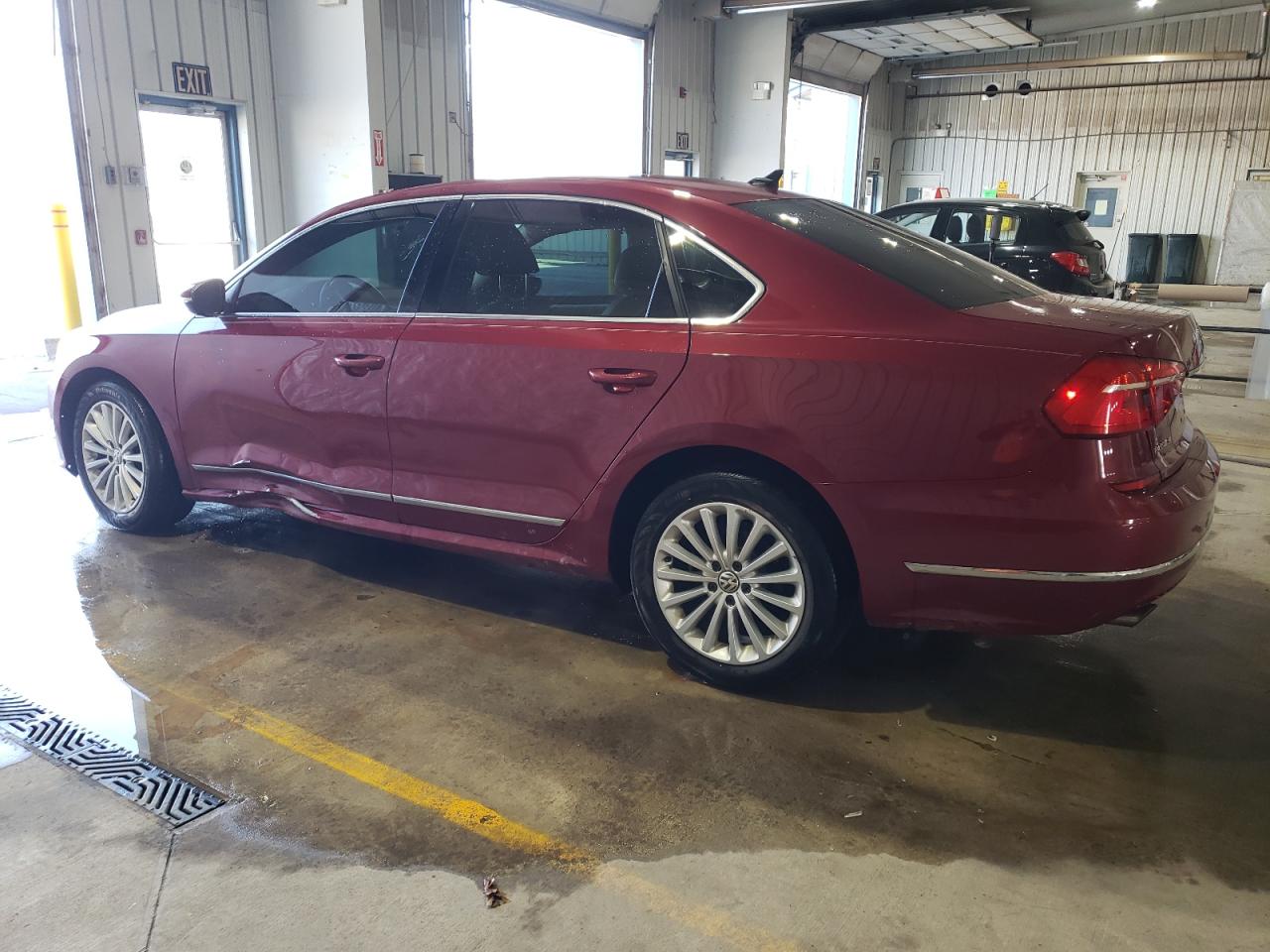 2016 Volkswagen Passat - Image 2