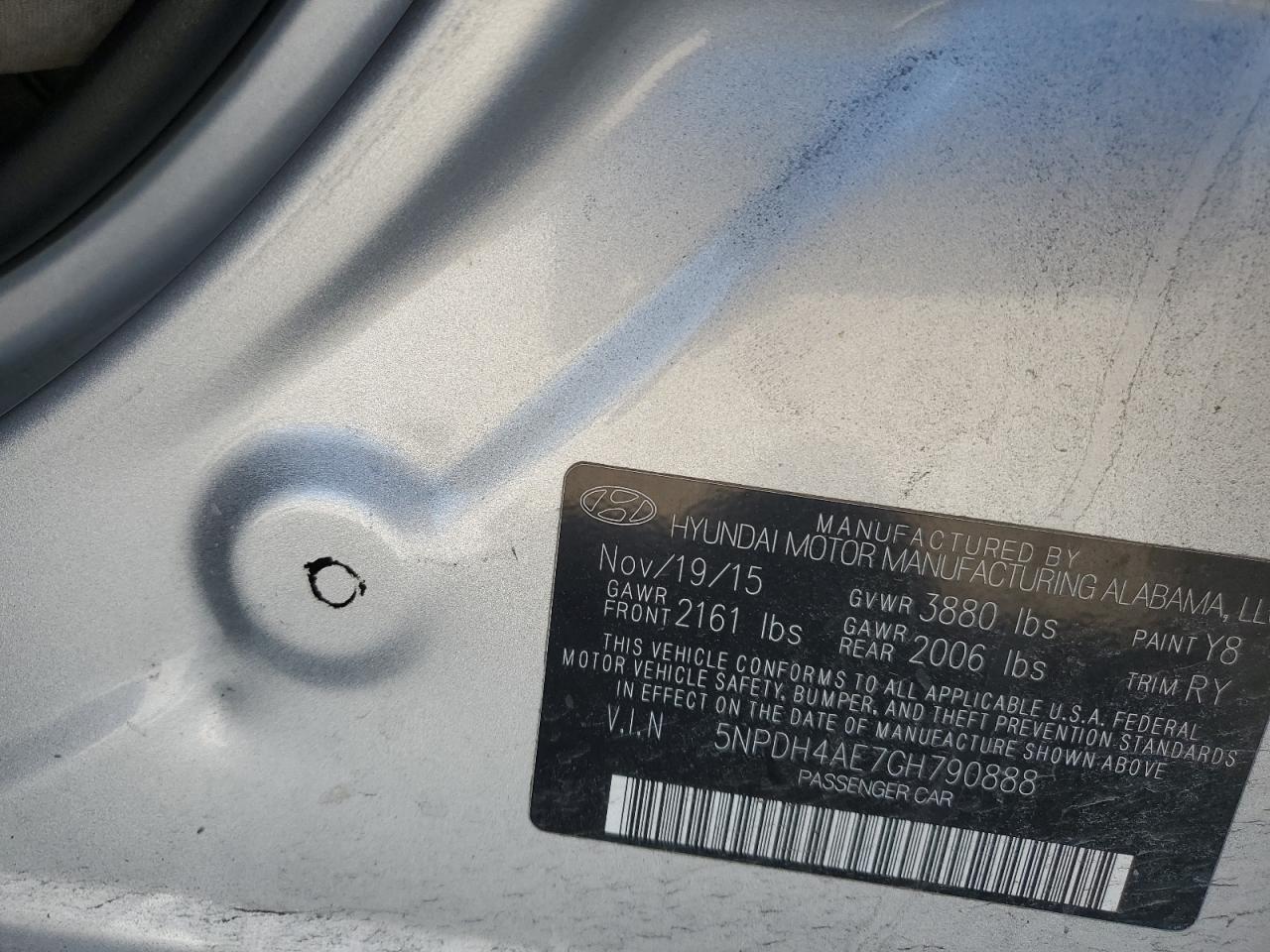 2016 Hyundai Elantra - Image 13