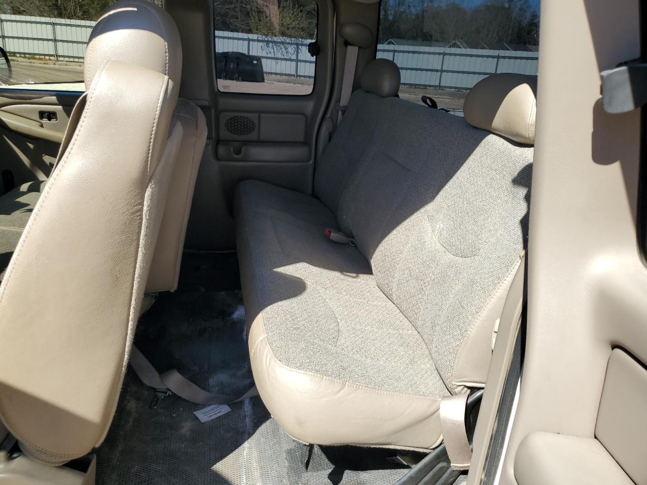 2003 Chevrolet Silverado - Image 10