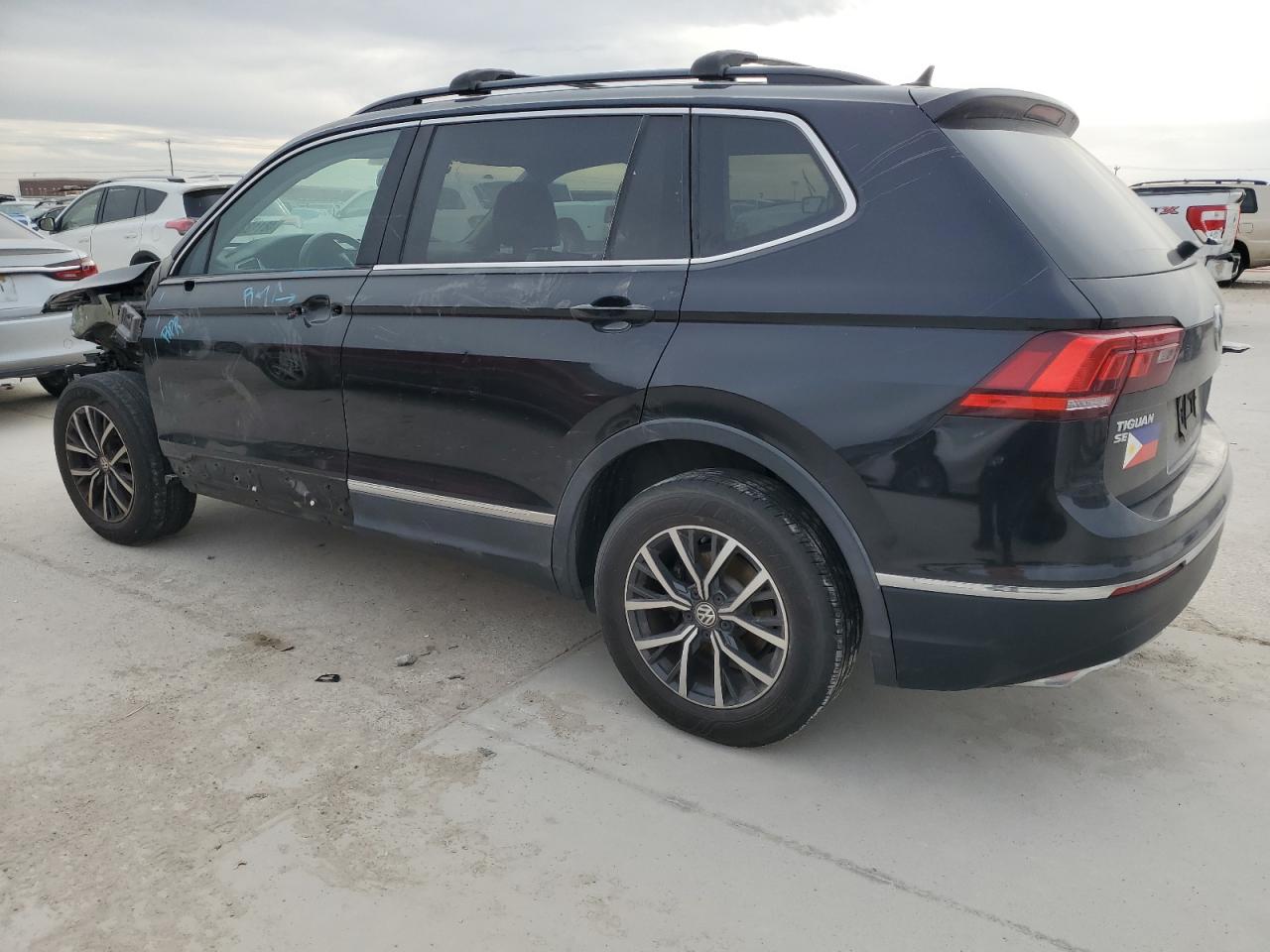 2018 Volkswagen Tiguan - Image 2