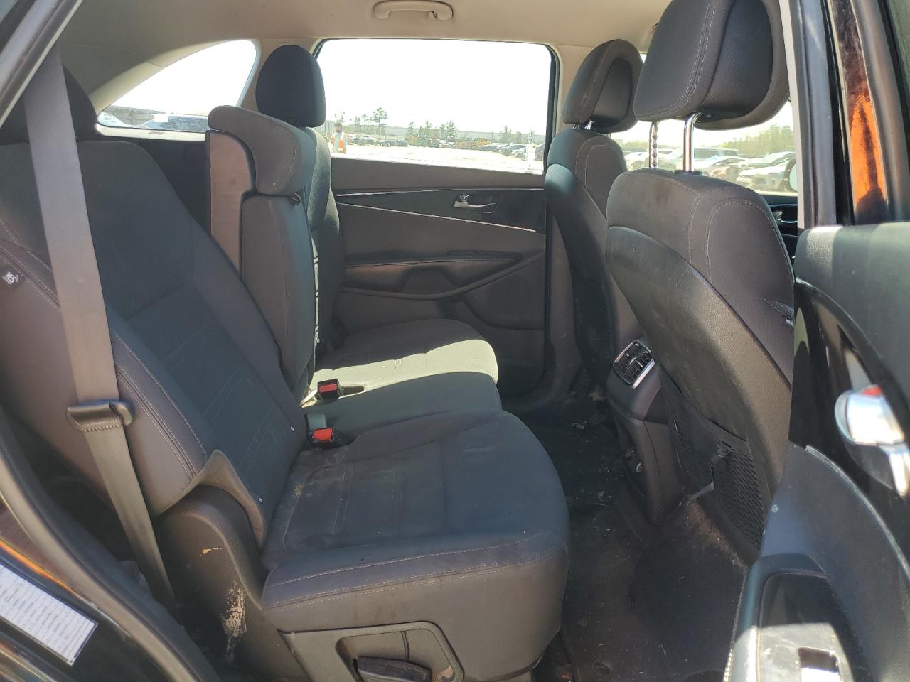 2016 Kia Sorento - Image 11