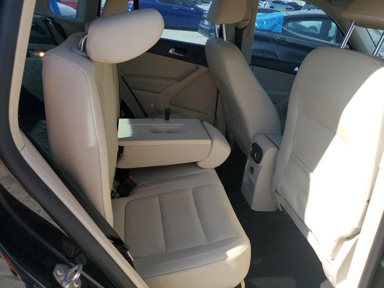 2017 Volkswagen Tiguan - Image 11