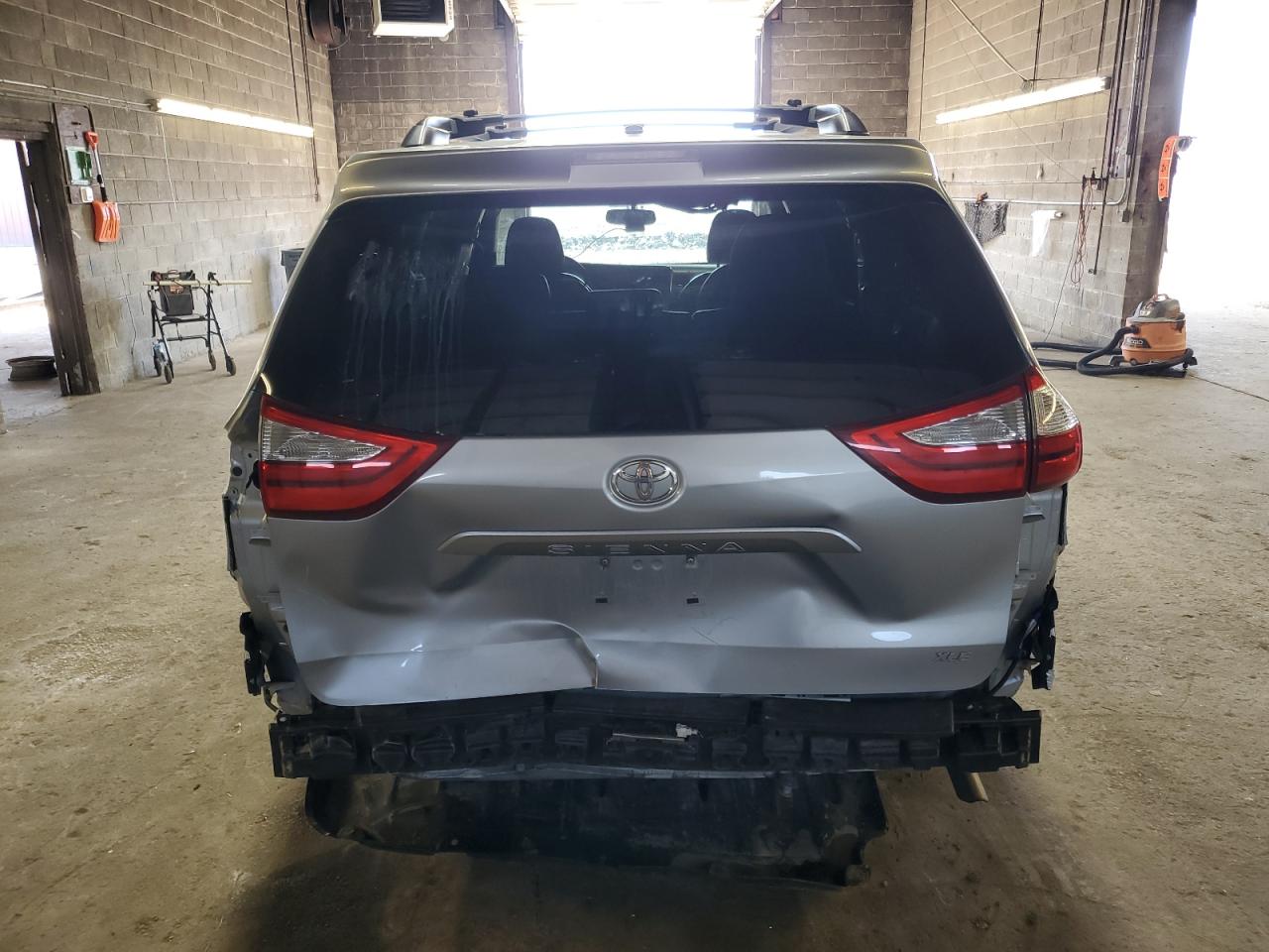 2015 Toyota Sienna - Image 6