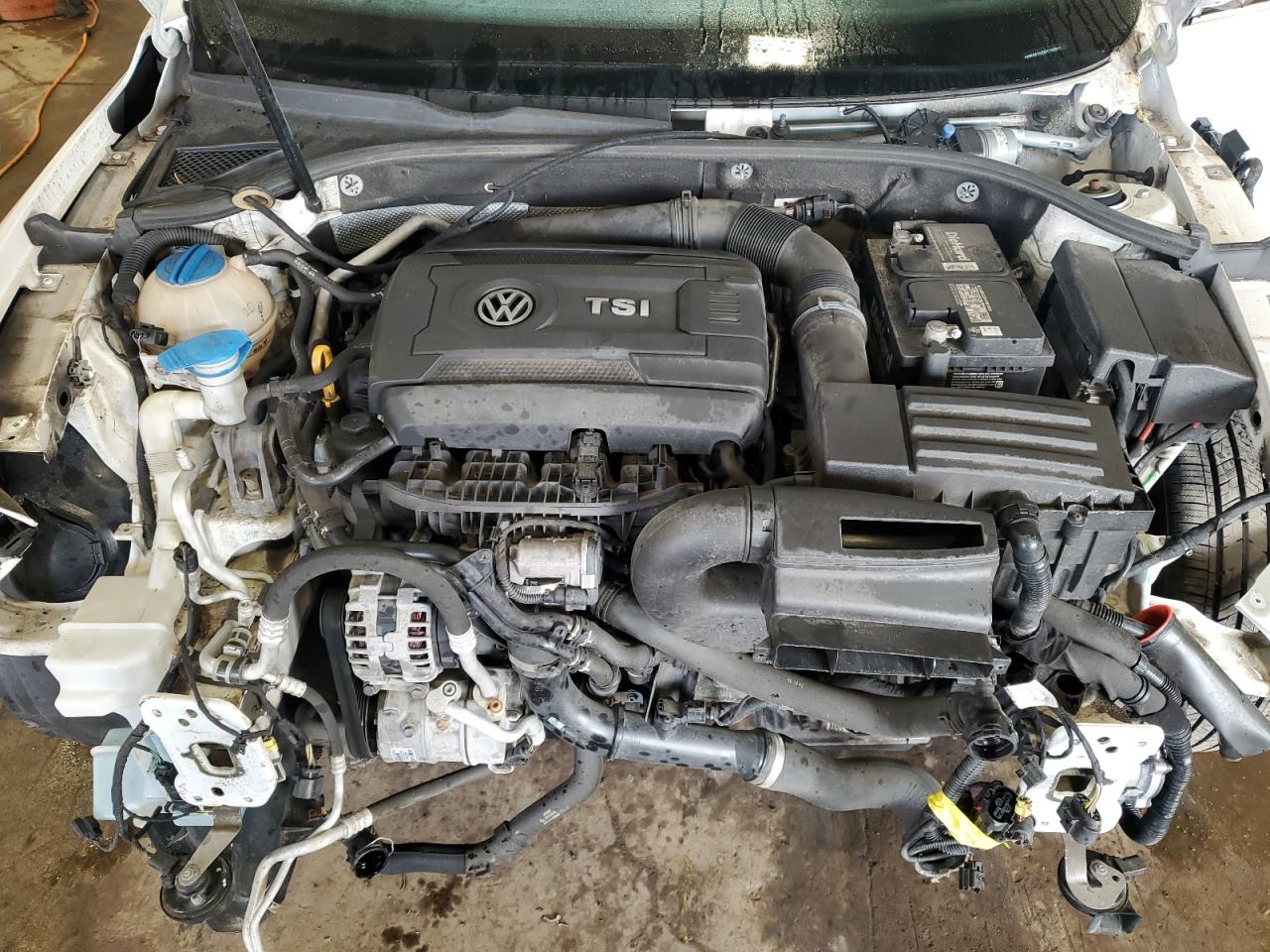 2015 Volkswagen Passat - Image 11