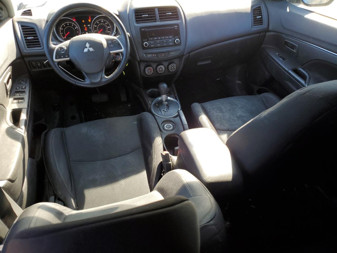 2015 Mitsubishi Outlander - Image 8