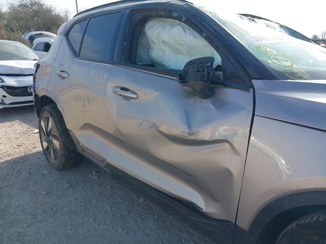 2023 VOLVO XC40 CORE